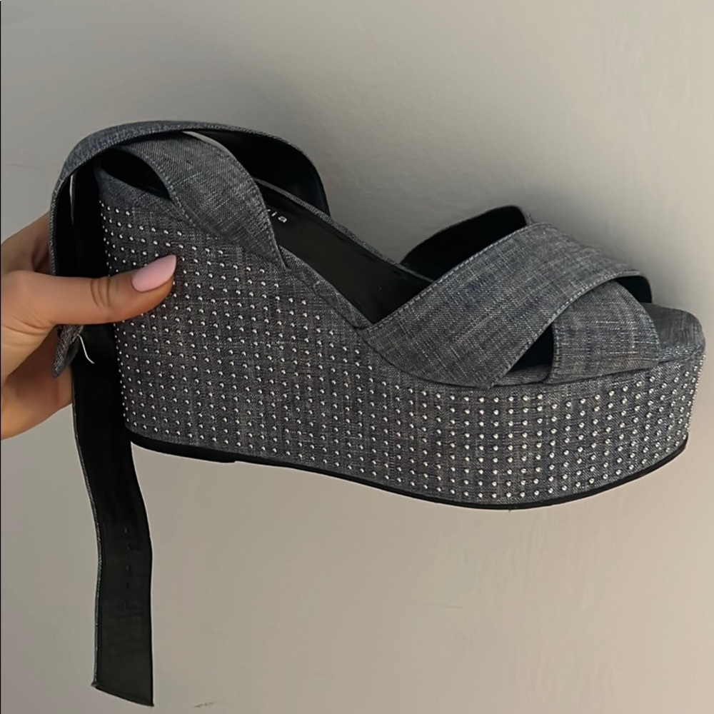 Alice and Olivia size 39